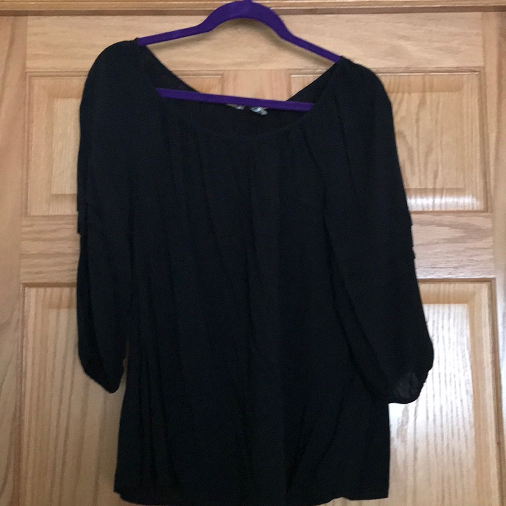 Top. 3/4 length sleeves